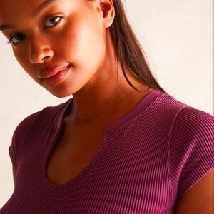 Contour Seamless Notched T-Shirt, Small, Magenta.